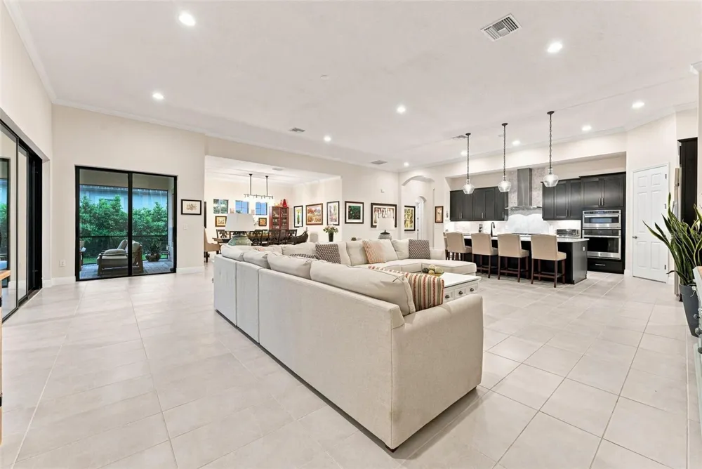 10370 MEADOWRUN DRIVE Lithia, FL 33547