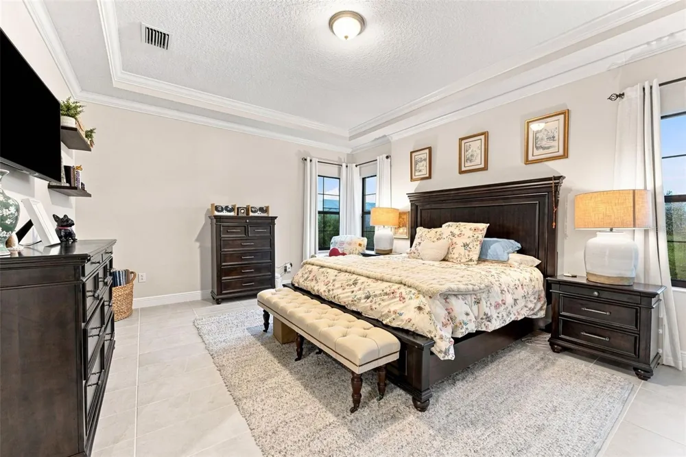 10370 MEADOWRUN DRIVE Lithia, FL 33547
