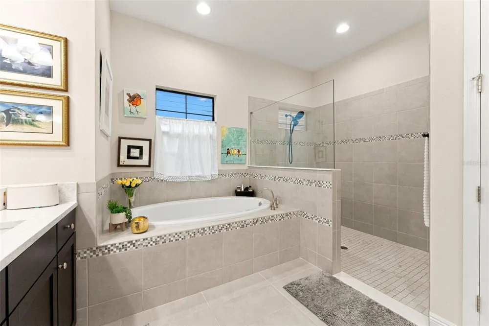 10370 MEADOWRUN DRIVE Lithia, FL 33547