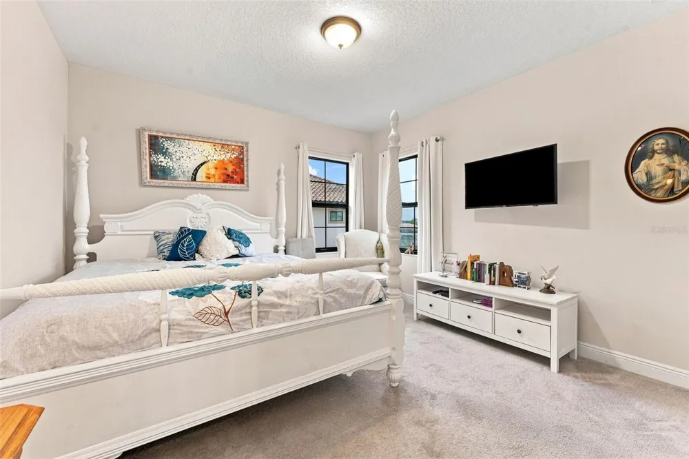 10370 MEADOWRUN DRIVE Lithia, FL 33547