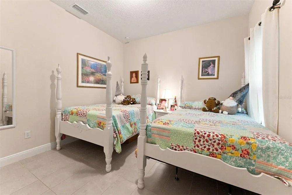10370 MEADOWRUN DRIVE Lithia, FL 33547
