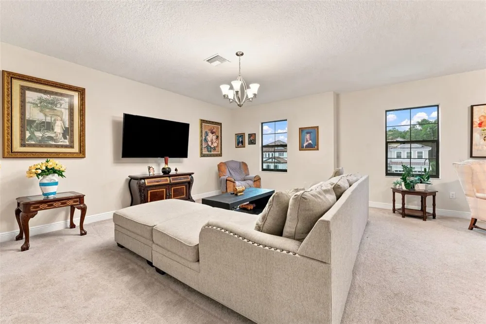 10370 MEADOWRUN DRIVE Lithia, FL 33547
