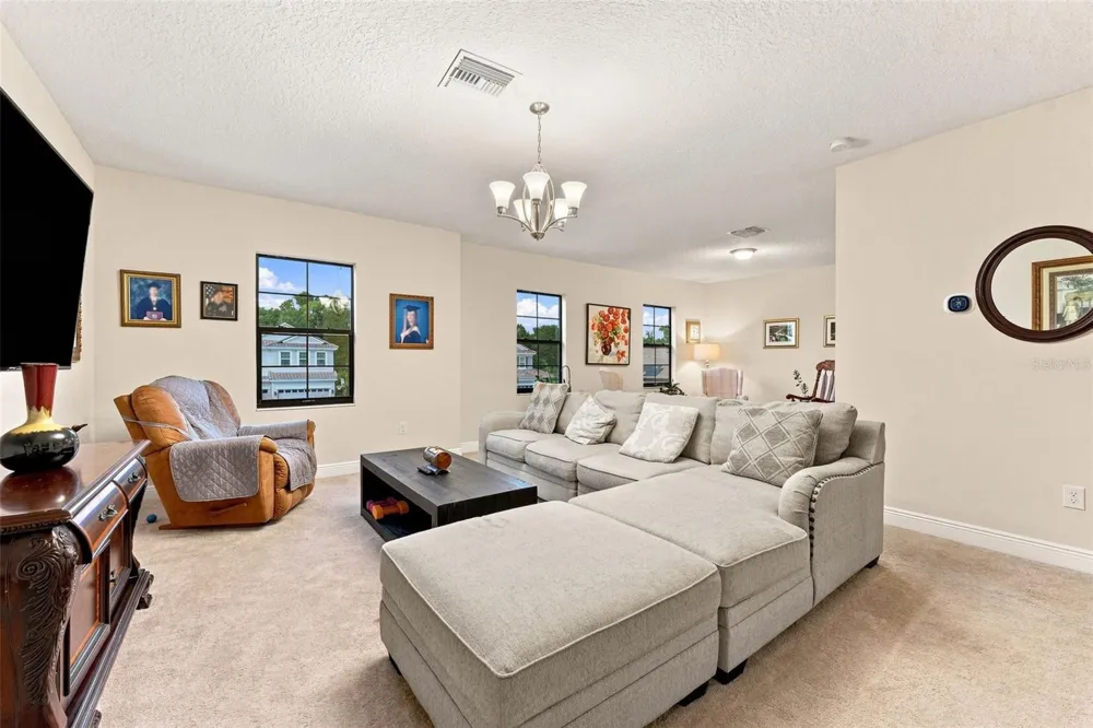 10370 MEADOWRUN DRIVE Lithia, FL 33547