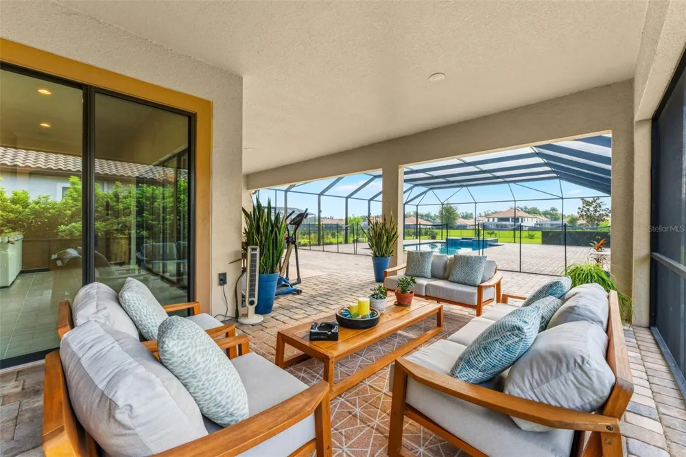 10370 MEADOWRUN DRIVE Lithia, FL 33547