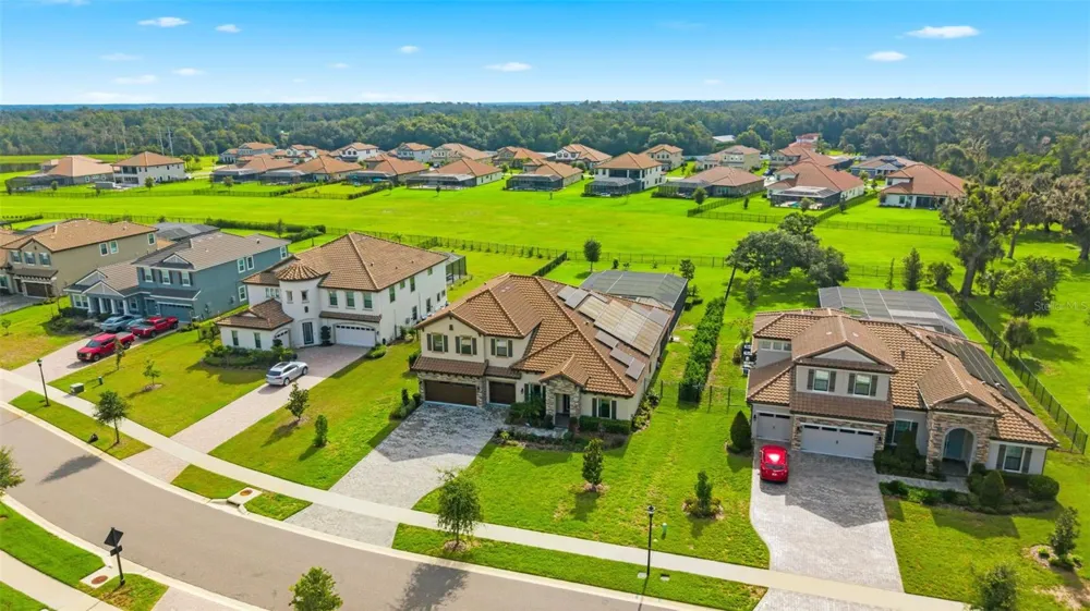 10370 MEADOWRUN DRIVE Lithia, FL 33547