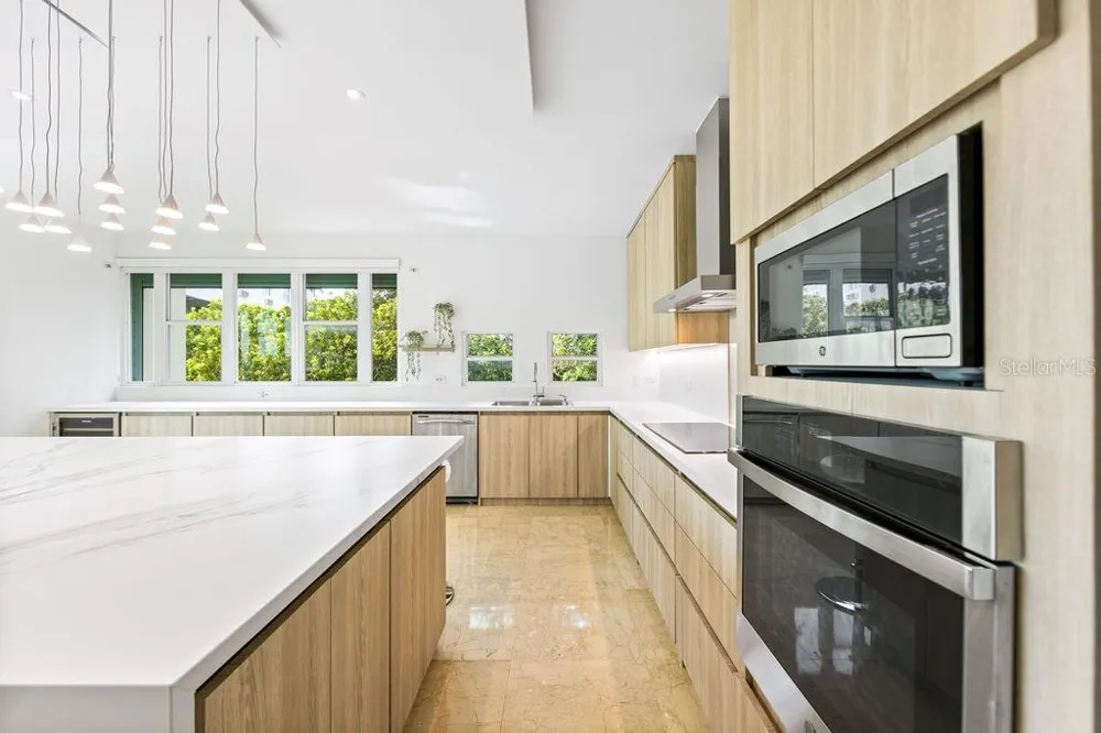 20 CARRION COURT #401 San Juan, PR 00911