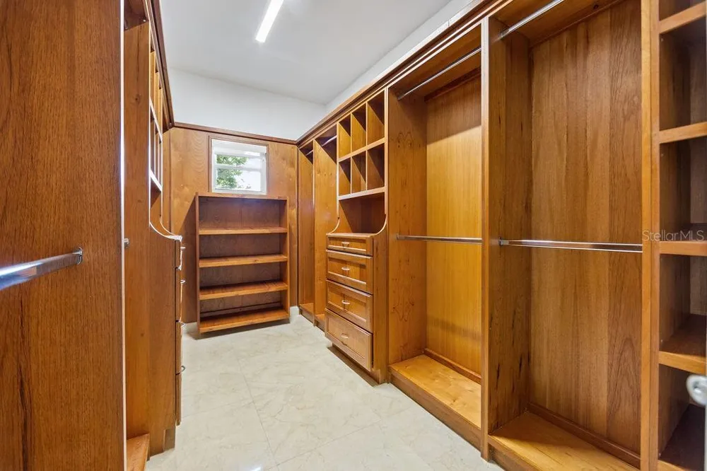 20 CARRION COURT #401 San Juan, PR 00911