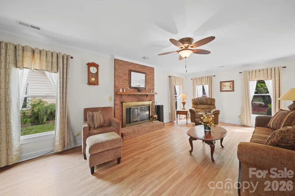 2527 Heathershire Lane Matthews, NC 28105