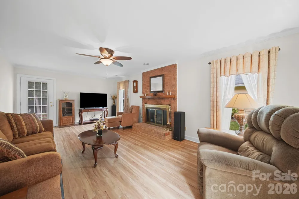 2527 Heathershire Lane Matthews, NC 28105