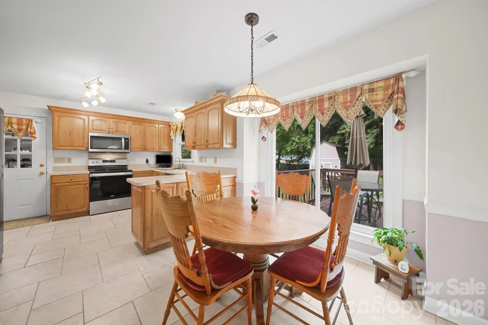 2527 Heathershire Lane Matthews, NC 28105