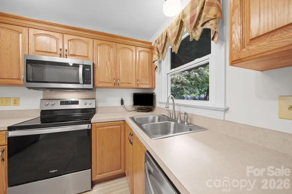 2527 Heathershire Lane Matthews, NC 28105