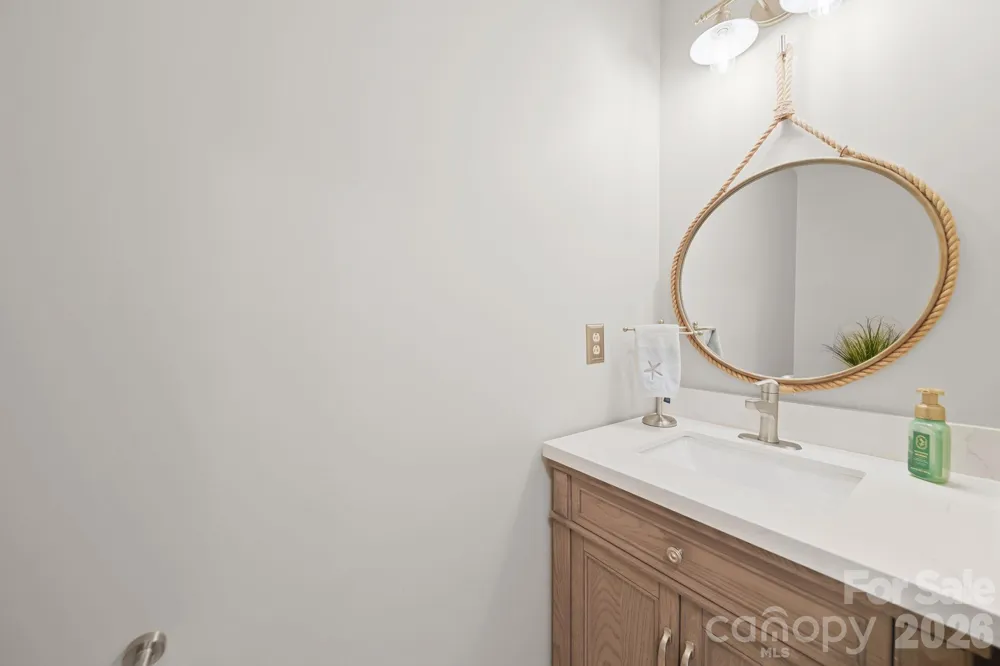 2527 Heathershire Lane Matthews, NC 28105