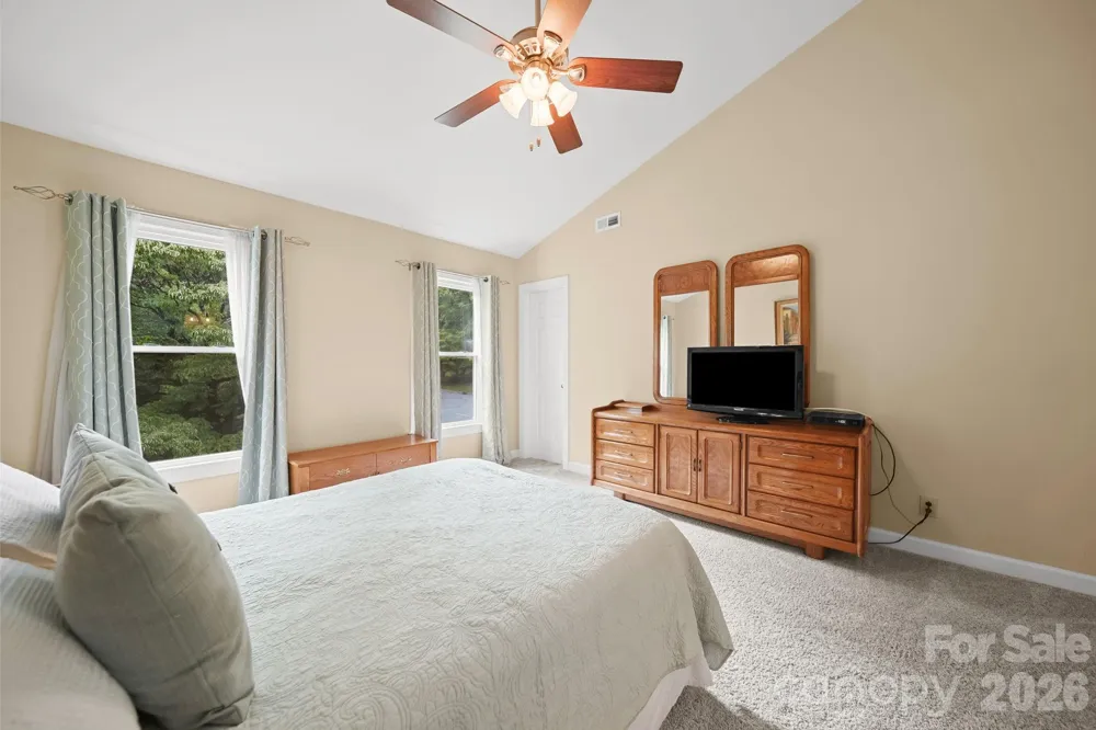 2527 Heathershire Lane Matthews, NC 28105