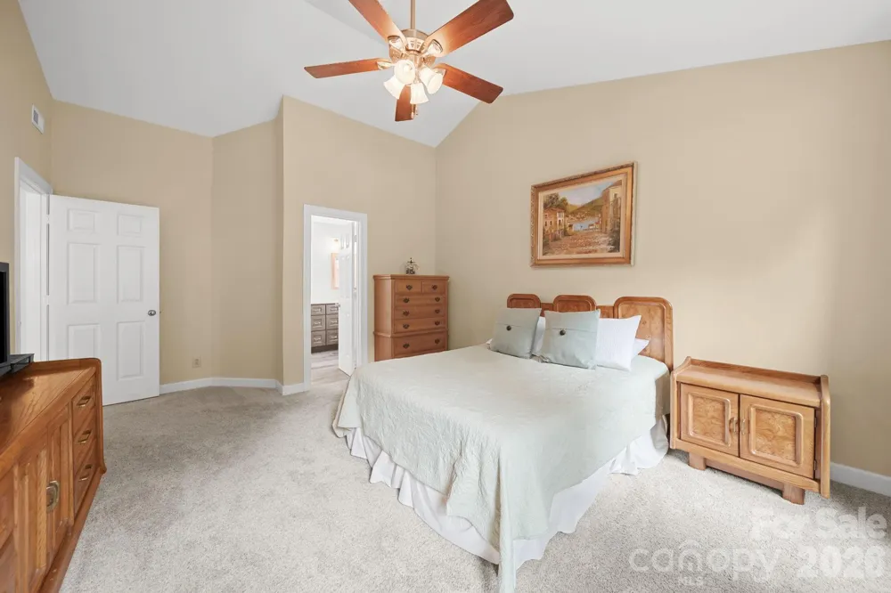 2527 Heathershire Lane Matthews, NC 28105