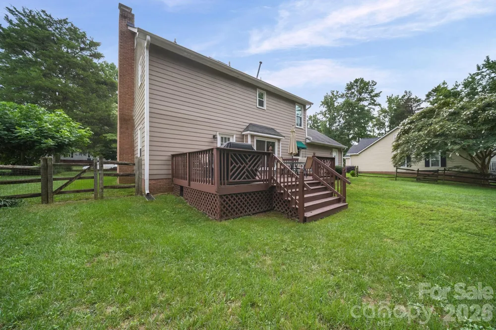 2527 Heathershire Lane Matthews, NC 28105