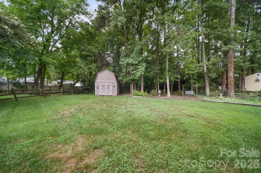 2527 Heathershire Lane Matthews, NC 28105