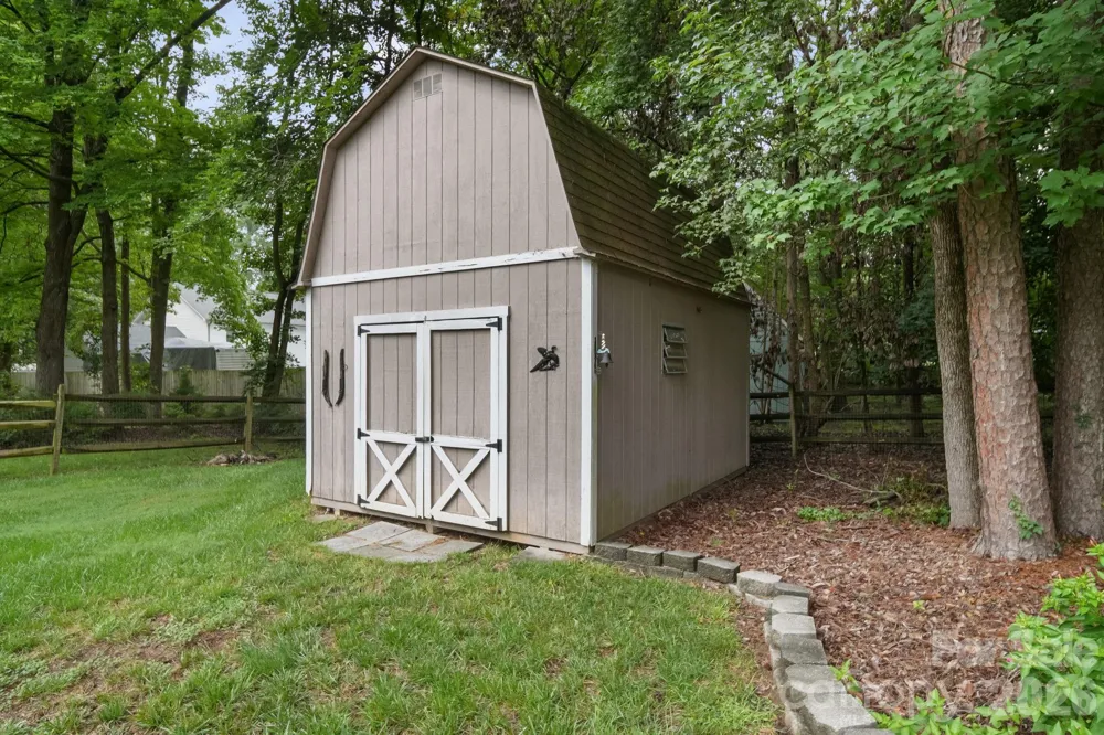 2527 Heathershire Lane Matthews, NC 28105