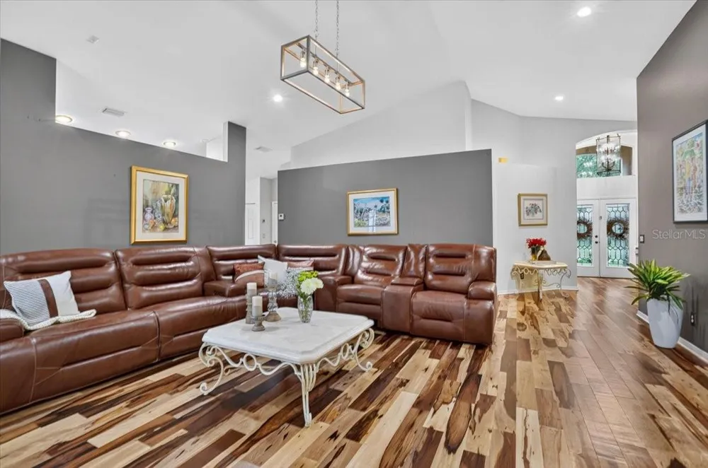 5539 AVENUE DU SOLEIL Lutz, FL 33558