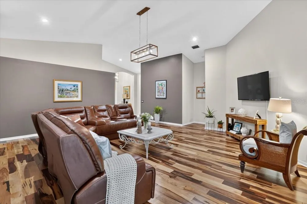5539 AVENUE DU SOLEIL Lutz, FL 33558