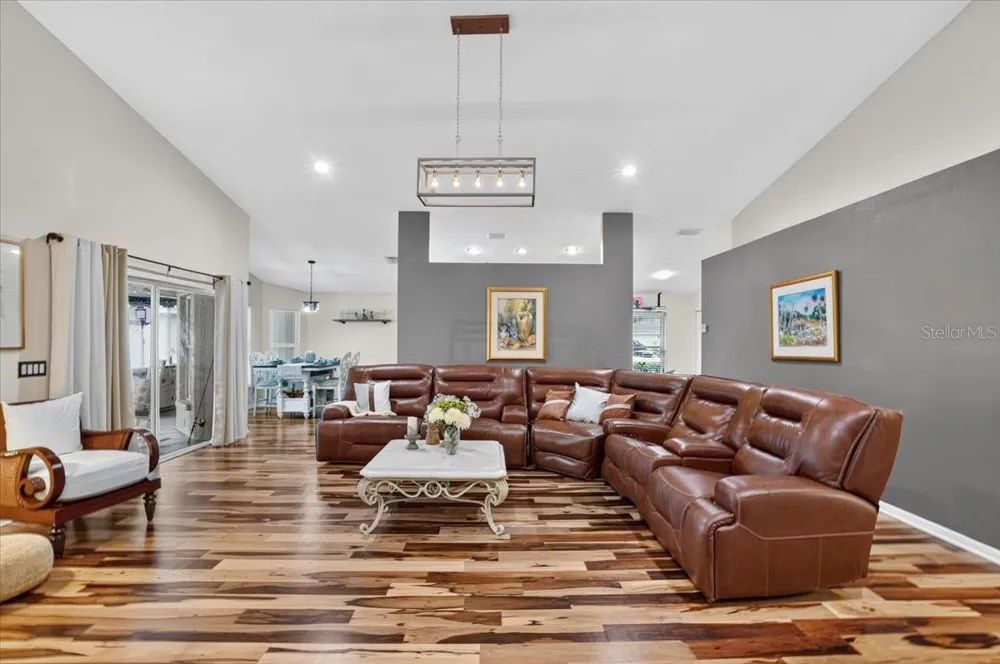 5539 AVENUE DU SOLEIL Lutz, FL 33558