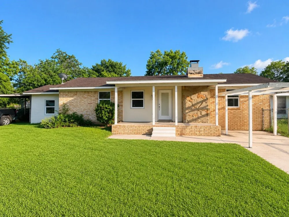 513 W Texas Street Brazoria, TX 77422