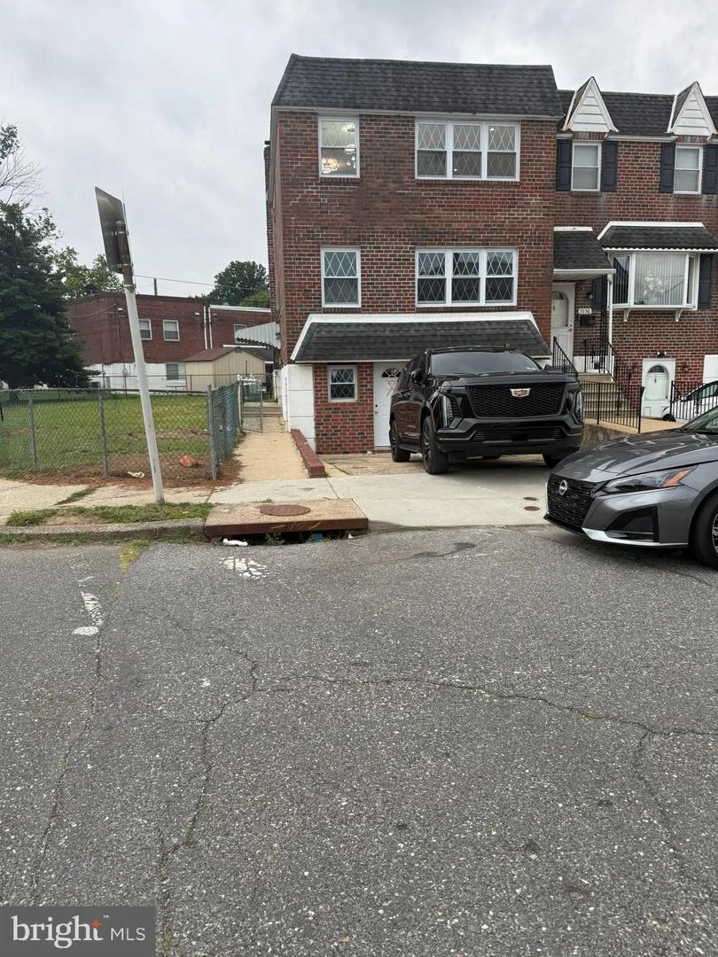 3658 GENESEE DRIVE Philadelphia, PA 19154