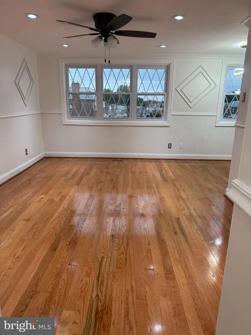 3658 GENESEE DRIVE Philadelphia, PA 19154