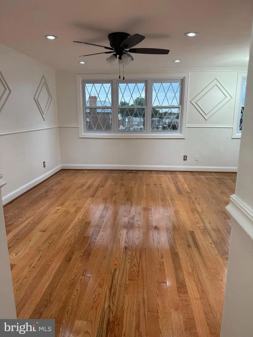 3658 GENESEE DRIVE Philadelphia, PA 19154