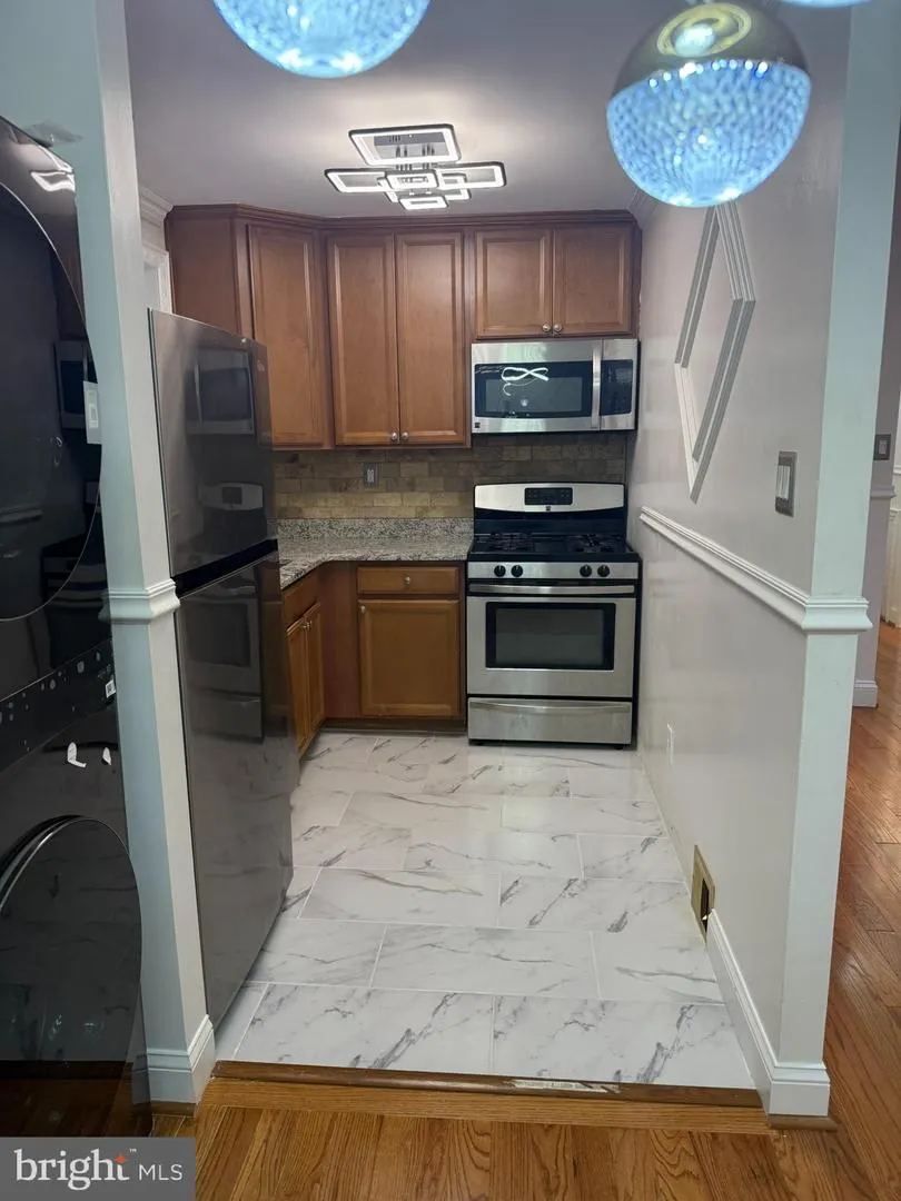 3658 GENESEE DRIVE Philadelphia, PA 19154