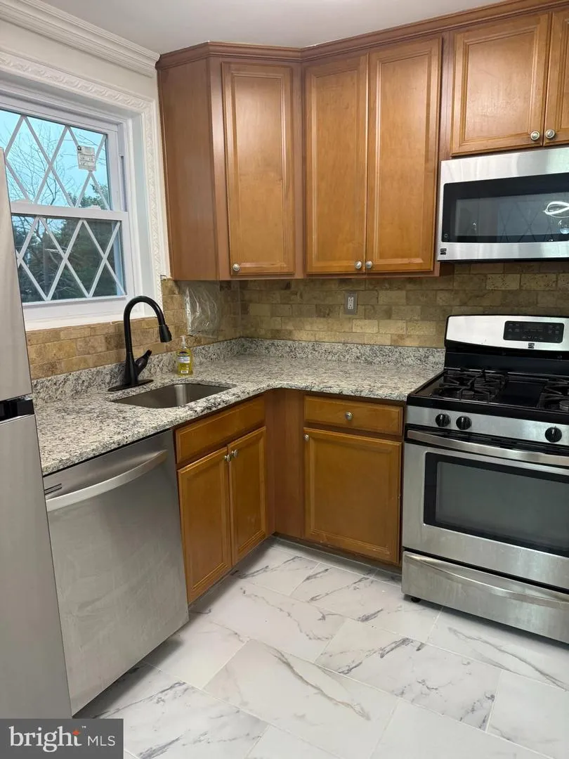 3658 GENESEE DRIVE Philadelphia, PA 19154