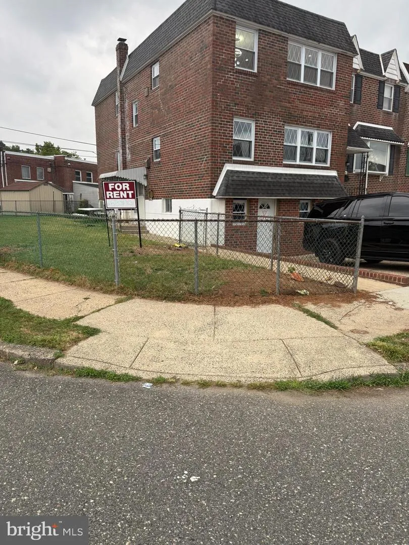 3658 GENESEE DRIVE Philadelphia, PA 19154