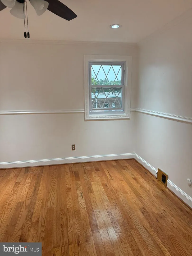 3658 GENESEE DRIVE Philadelphia, PA 19154