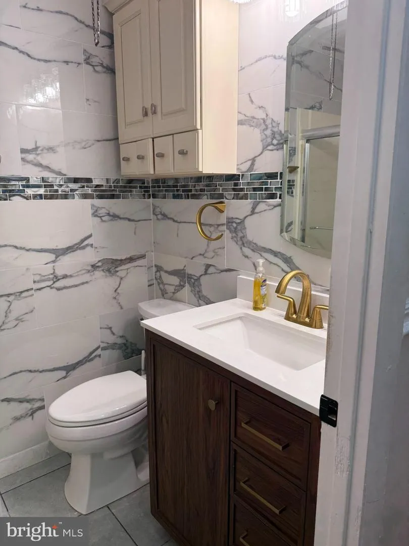 3658 GENESEE DRIVE Philadelphia, PA 19154