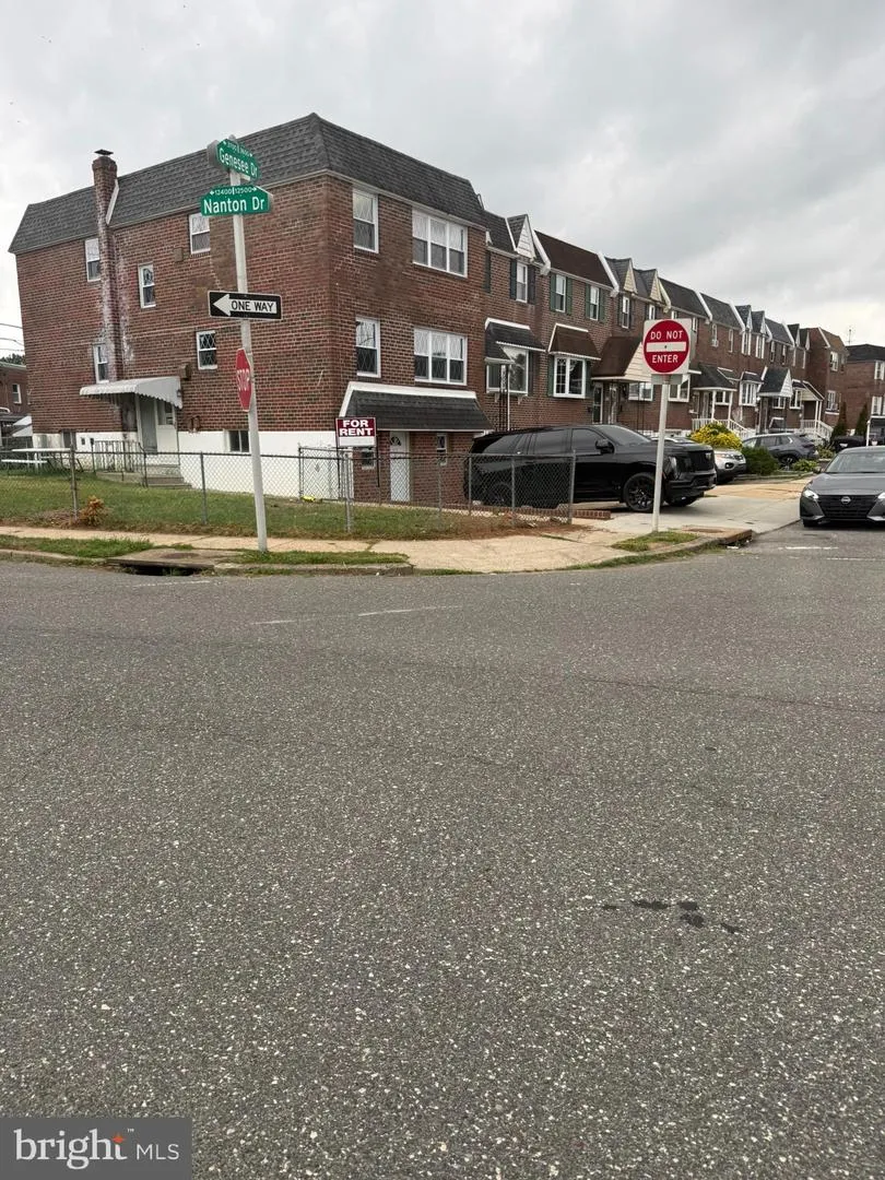 3658 GENESEE DRIVE Philadelphia, PA 19154