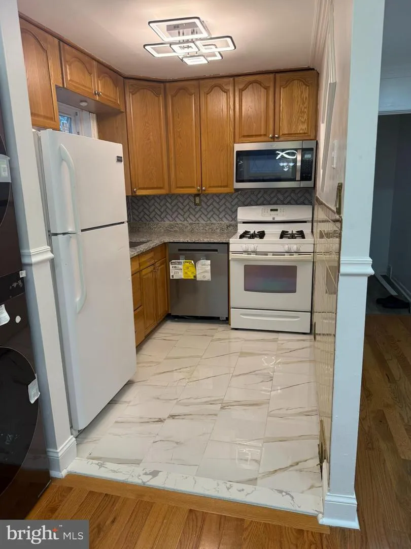 3658 GENESEE DRIVE Philadelphia, PA 19154