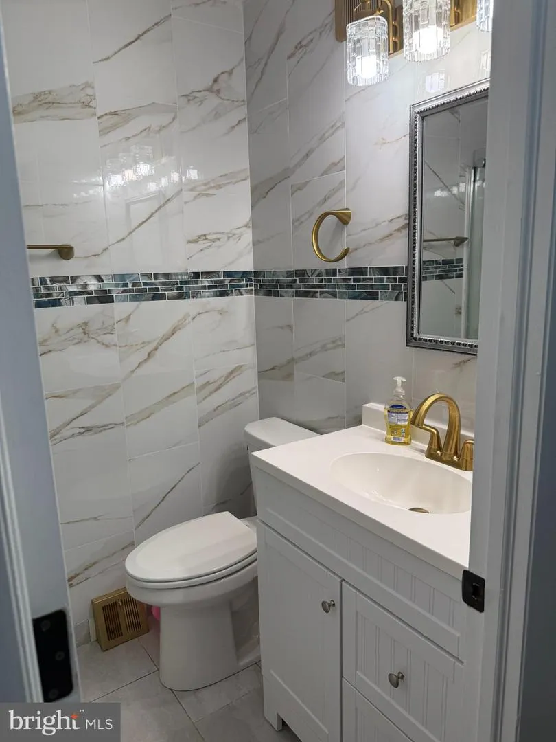 3658 GENESEE DRIVE Philadelphia, PA 19154