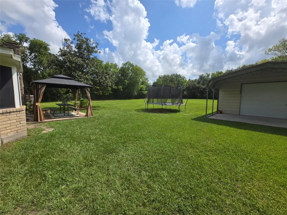 610 Avenue C Alvin, TX 77511