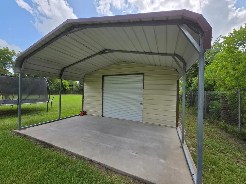 610 Avenue C Alvin, TX 77511