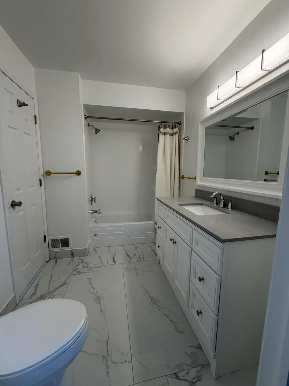 7471 Kingston Court Westland, MI 48185