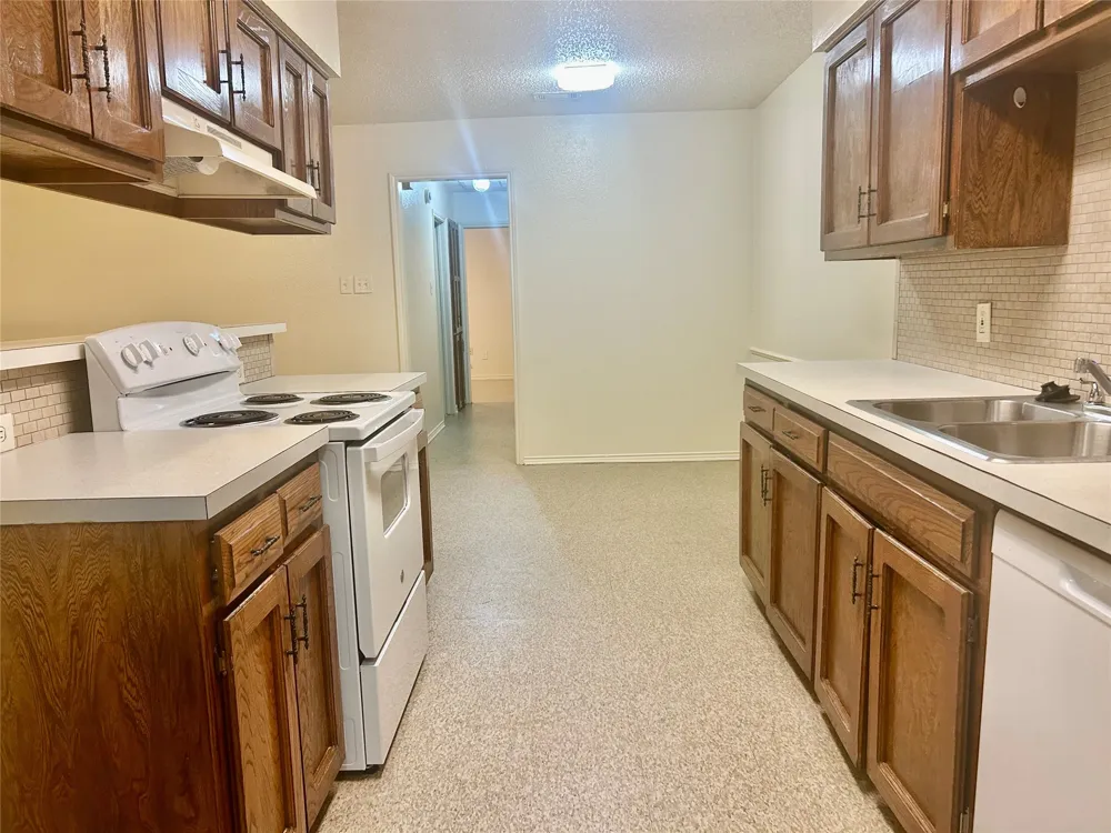 2301 Lido Lane Arlington, TX 76015