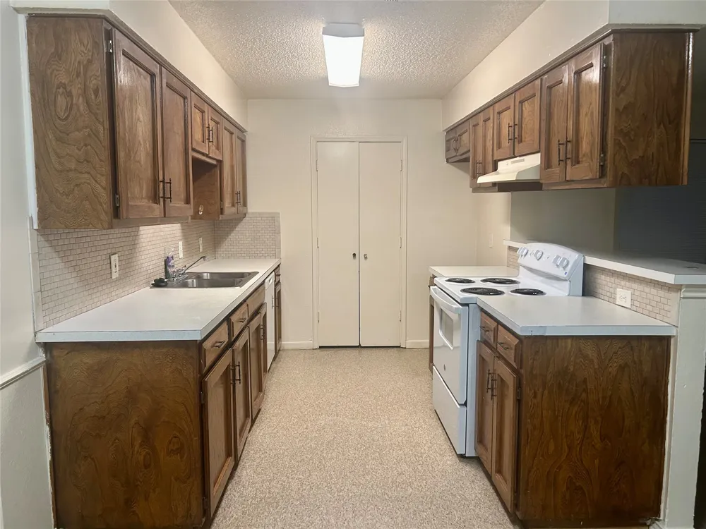 2301 Lido Lane Arlington, TX 76015