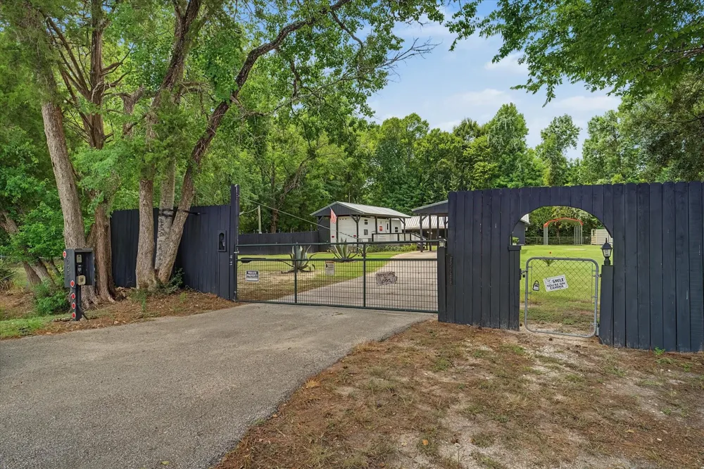527 Number 9 Road Wallisville, TX 77597