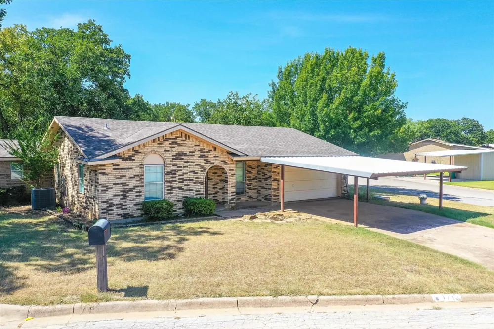 1715 Timberlane Street Jacksboro, TX 76458