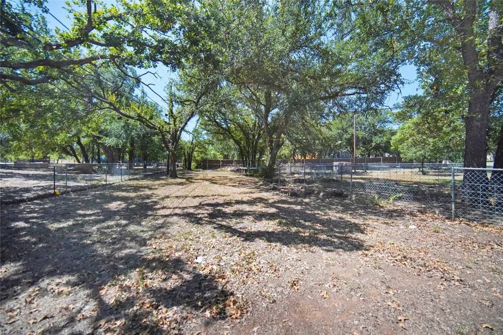 1715 Timberlane Street Jacksboro, TX 76458