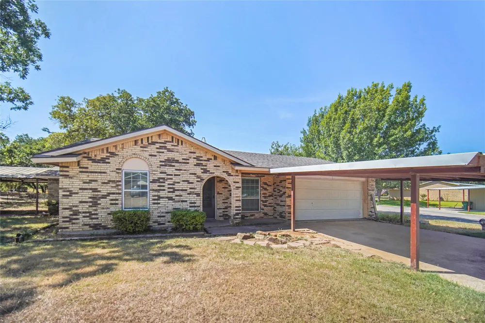 1715 Timberlane Street Jacksboro, TX 76458