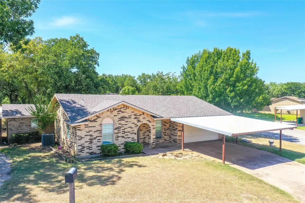 1715 Timberlane Street Jacksboro, TX 76458