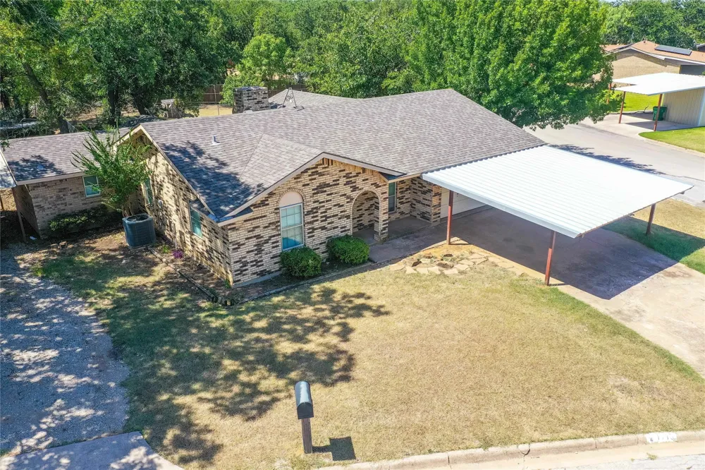 1715 Timberlane Street Jacksboro, TX 76458