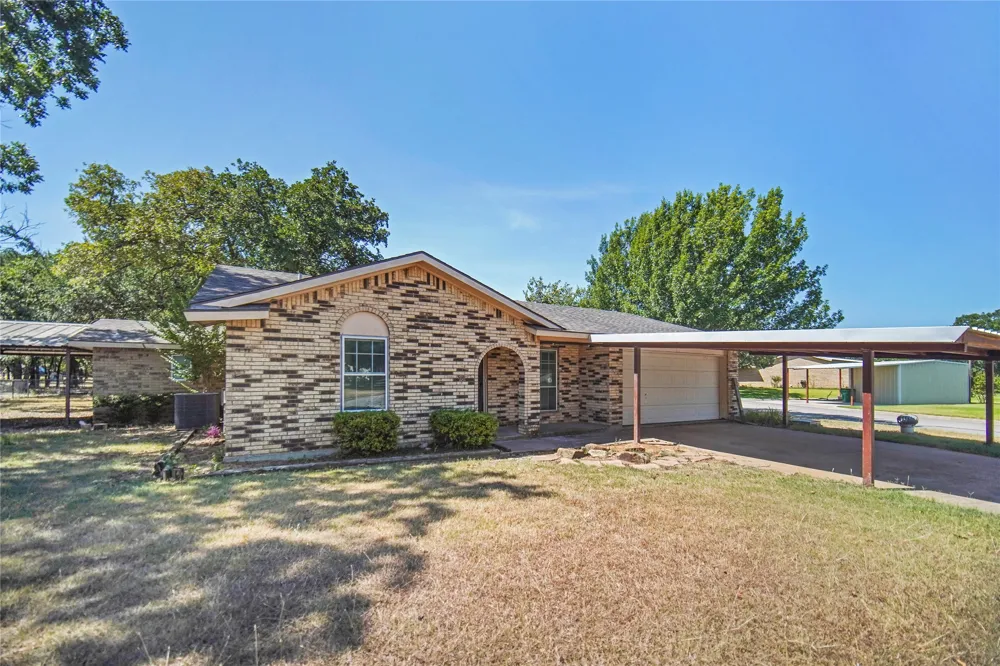 1715 Timberlane Street Jacksboro, TX 76458