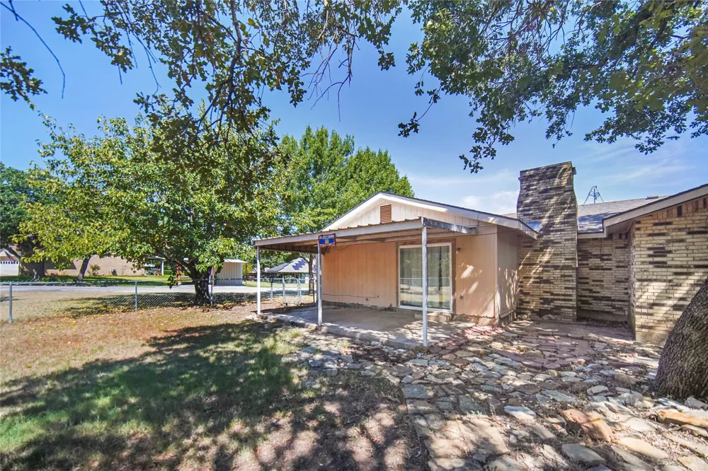 1715 Timberlane Street Jacksboro, TX 76458