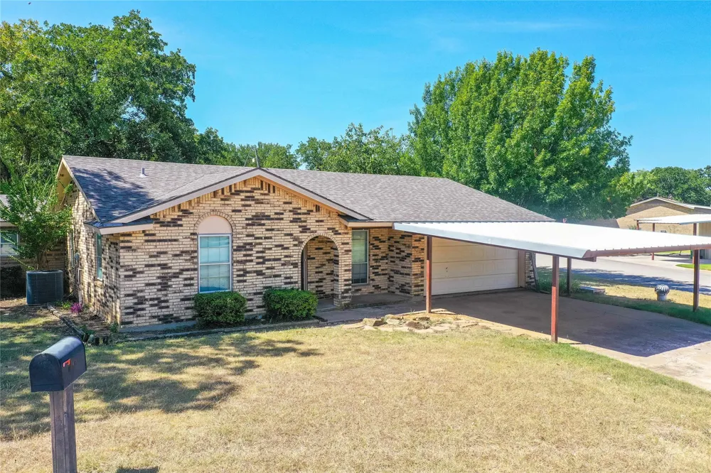 1715 Timberlane Street Jacksboro, TX 76458